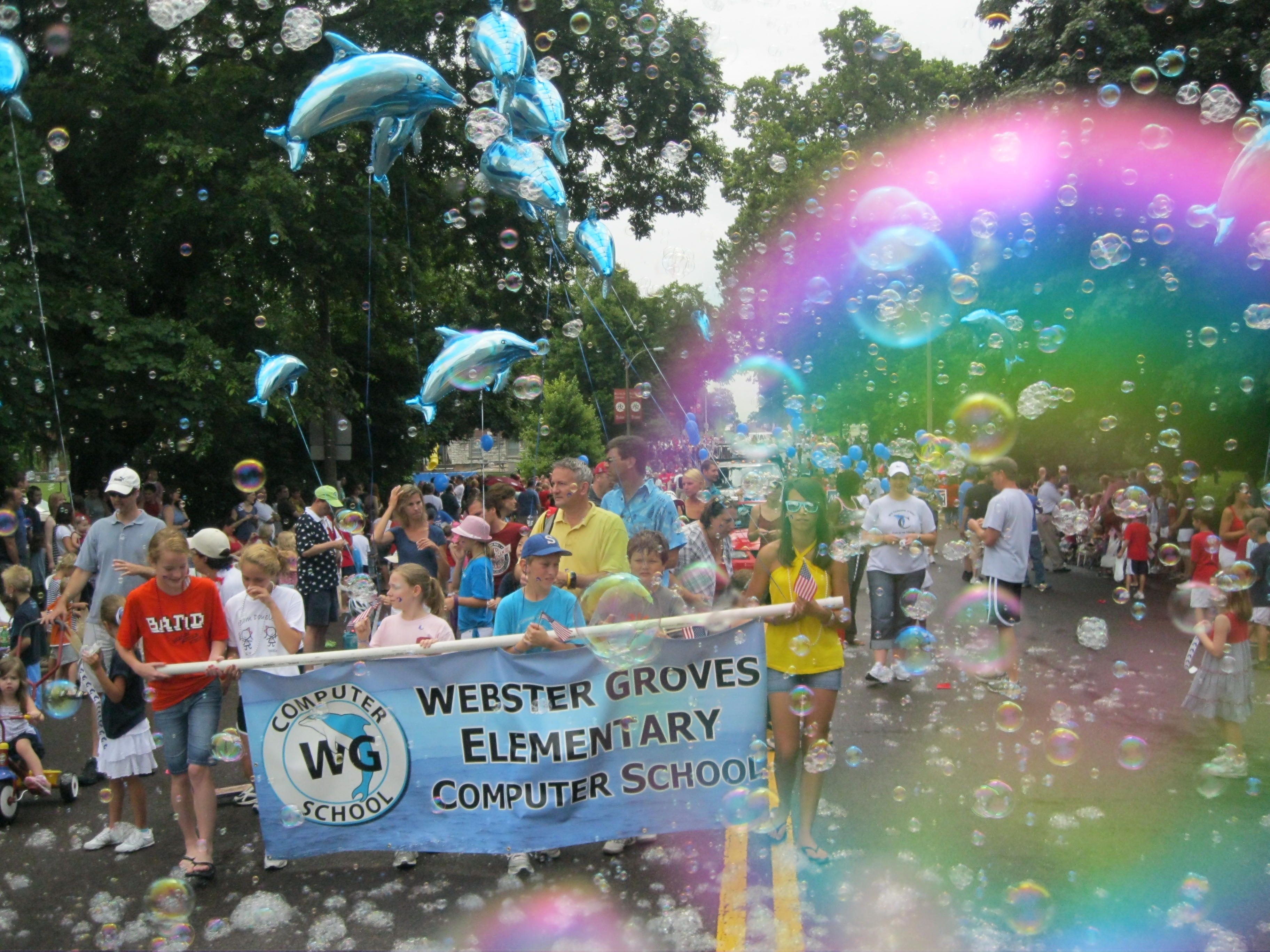 2011-07-04 WGCS parade bubble.jpg